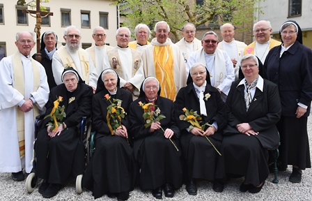 Zelebranten mit Jubilarinnen 2019